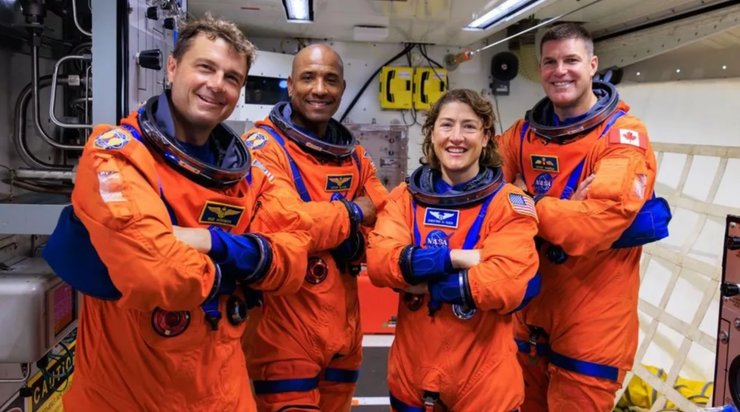 Артеміда 2 астронавти