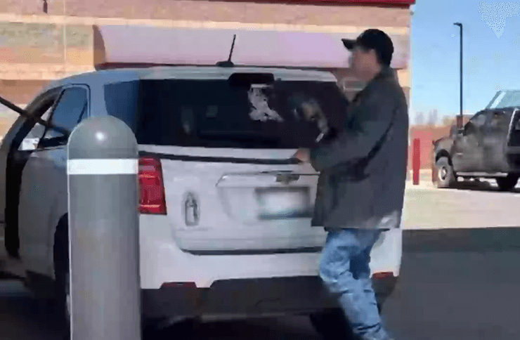 Записка, викрадена дівчина, жінка врятувала життя, допомогла врятувати життя, записка від незнайомки, тривожна записка, викрадення жінки,