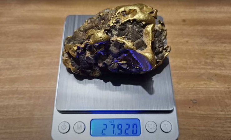 Люк Филлипс нашел золотой самородок, поиск сокровищ, находка, Австралия, курьезные истории, мужчина разбогател