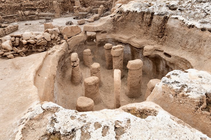 вчені знайшли понад 30 підземних будинків віком понад 11 000 років