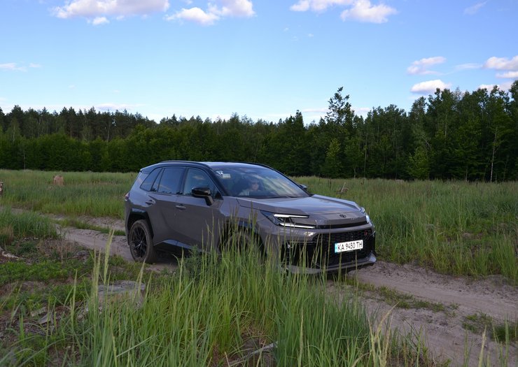 нова Toyota RAV4