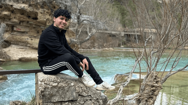 20-летний мэр из Испании, Энрике Коллада, мэр деревни, глава деревни, помогает деревне, работа мэра, хочет спасти деревню