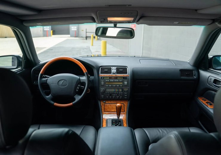 Салон Lexus LS 400