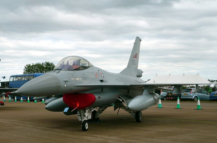 Винищувач F-16