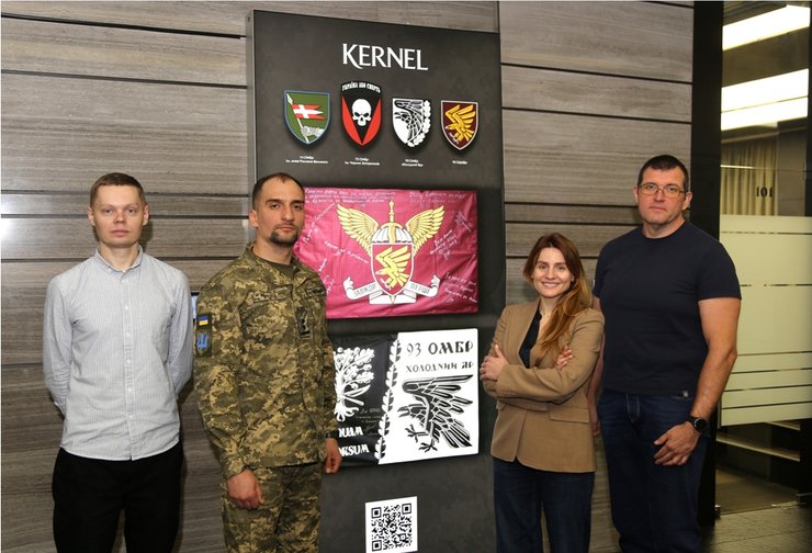 Команда Kernel  та командир 93 ОМБр Шаміль Крутков