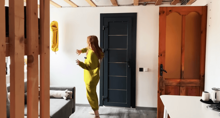 Софія показує їхню хату