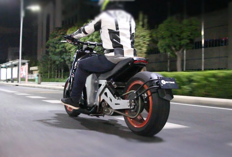 Электробайк способен развить 230 км/ч