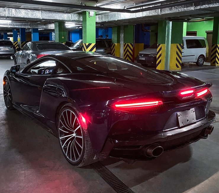 Bugatti Divo, суперкары Украины, Ferrari SF90, Ferrari Roma, Lucid Air, самые дорогие авто в Украине, Ford Mustang