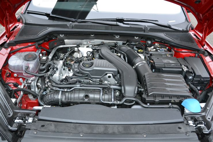 мотор Skoda Octavia, новая Skoda Octavia, Skoda Octavia 2025, Skoda Octavia в Украине