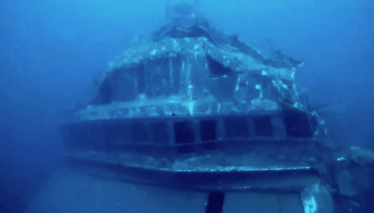 Круизный лайнер MS Sea Diamond, судно, корабль, остров, экология, крушение корабля, сел на мель, круизный лайнер, эвакуация людей