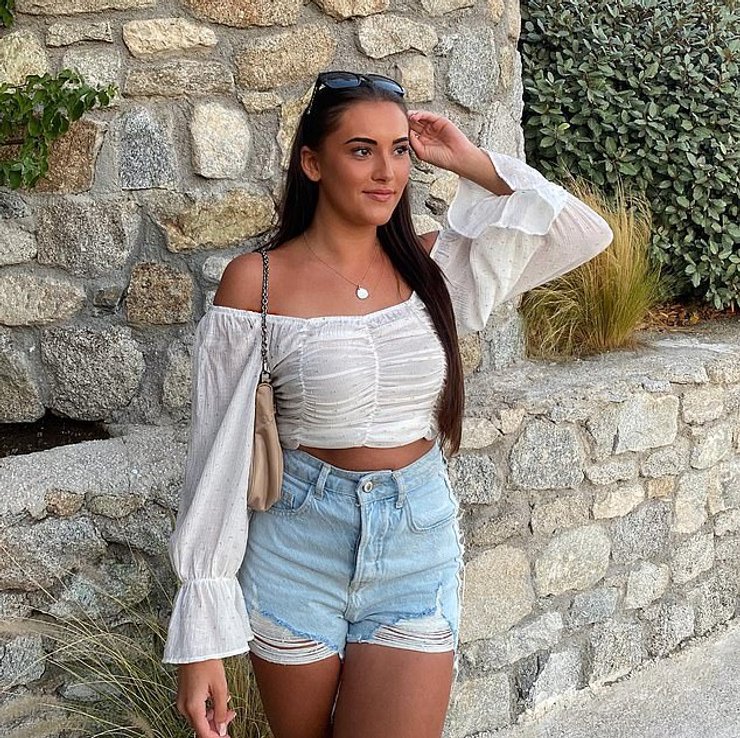 Девушка полузащитника сборной Англии Маркуса Рэшфорда, Лючия Лой