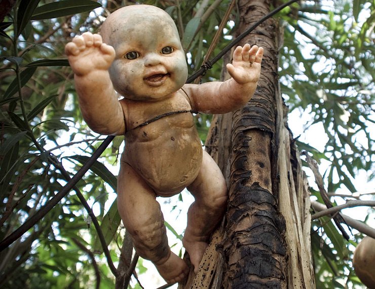 Врата ада, кратер Дарваза, огненный кратер, катакомбы Парижа, останки скелетов, Остров смерти, остров Повелья, жертвы чумы, остров с привидениями, больница Beelitz-Heilstätten, заброшенное здание, Адольф Гитлер, Остров кукол