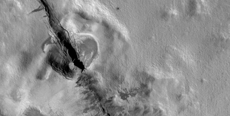 кратер, Ио, спутник Юпитера