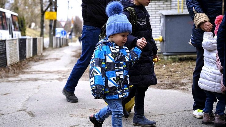 Беженцы, украинские беженцы, работа за границей, работа в Европе, жизнь в Европе, вернутся ли украинцы после войны, сколько рабочих рук не хватает Украине