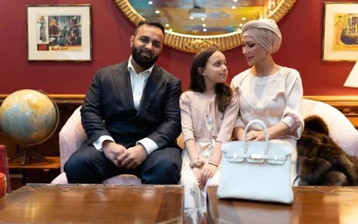 Звезда TikTok, соцсети, дочь миллиардера, Му Абрахам, TikTok, роскошный стиль жизни, богатые родители