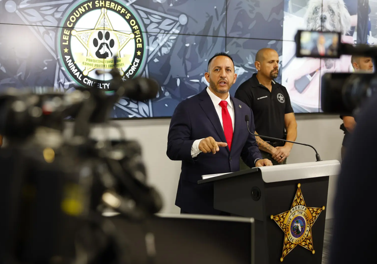 Спасение собаки, пес, ши-тцу, полиция, преступления, контейнер, мусор, издевательства над животными, США, фото