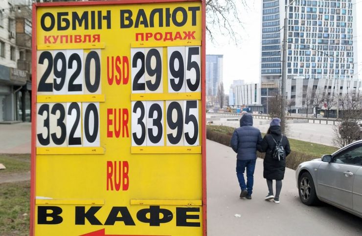 Уже в начале марта 2022 года наличный курс приблизился к 30 гривен за доллар