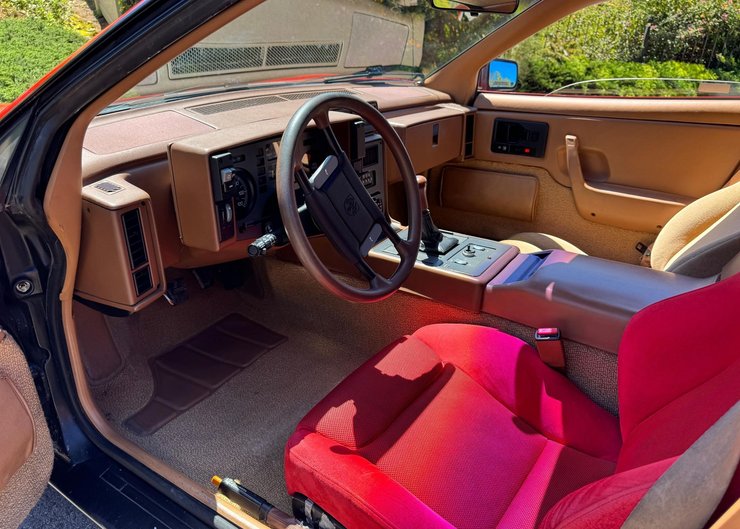 салон Pontiac Fiero