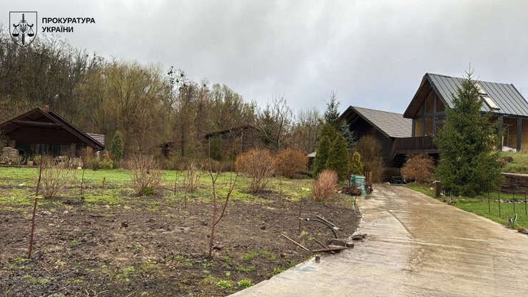 Деркач присвоил почти 42 га заповедных земель в Конча-Заспе