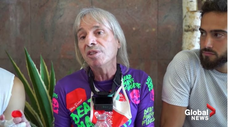 Алан Робер на пресс-конференции после подъема на башню Total Coupole