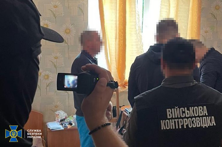 правцівники військової контррозвідки, затриманий зрадник