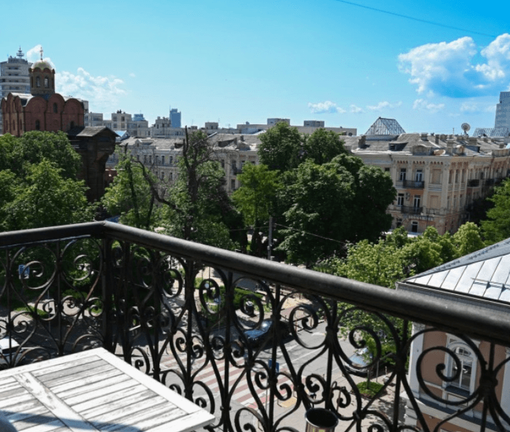 Квартиру Лебедева продали генералу Черешне