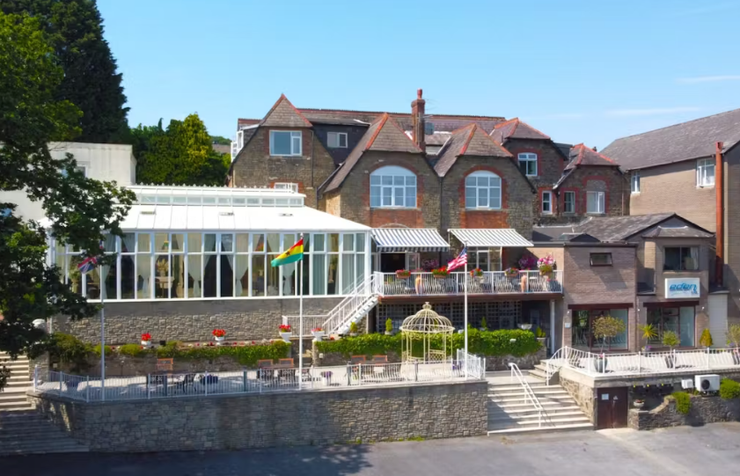 Отель Diplomat в Уэльсе, проживание в отеле бесплатно, мошенники, хулиганы, курьезы, туризм, отдых, путешествия, фото