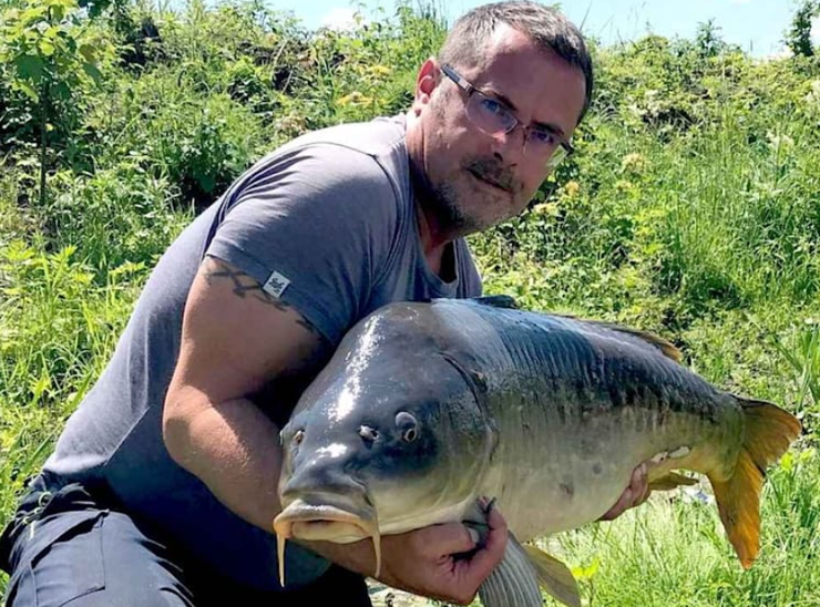 Чоловіки виловили у чеському водосховищі риб дивовижних розмірів, в чому секрет цього озера