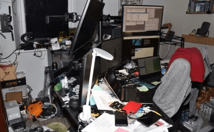 Детективы нашли тысячи дорогих предметов для слежки