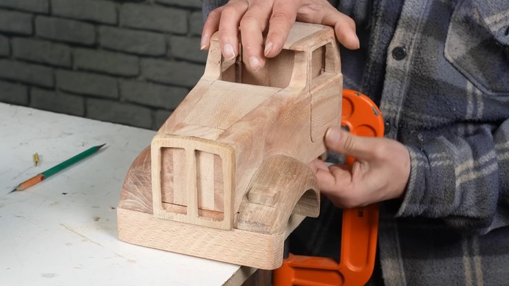 Kenworth W900LX из дерева