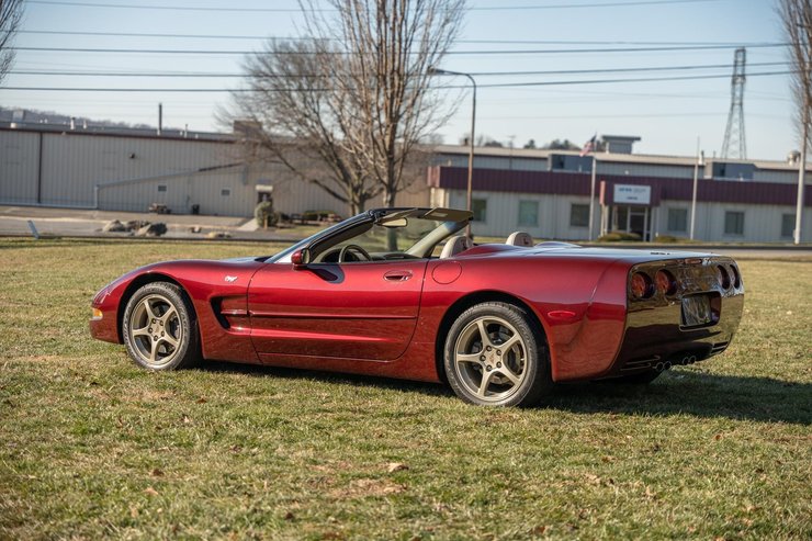 Chevrolet Corvette 2003 года