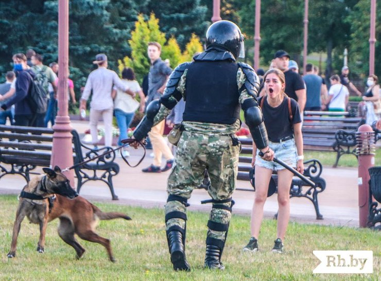 девочка против полицейского беларусь