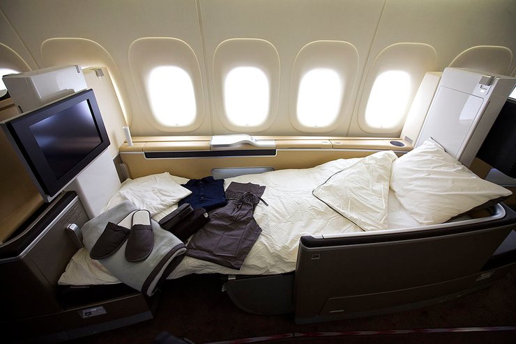 Самолет Boeing 747-8 внутри