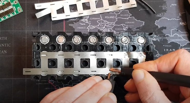 Збирання та зварювання батареї