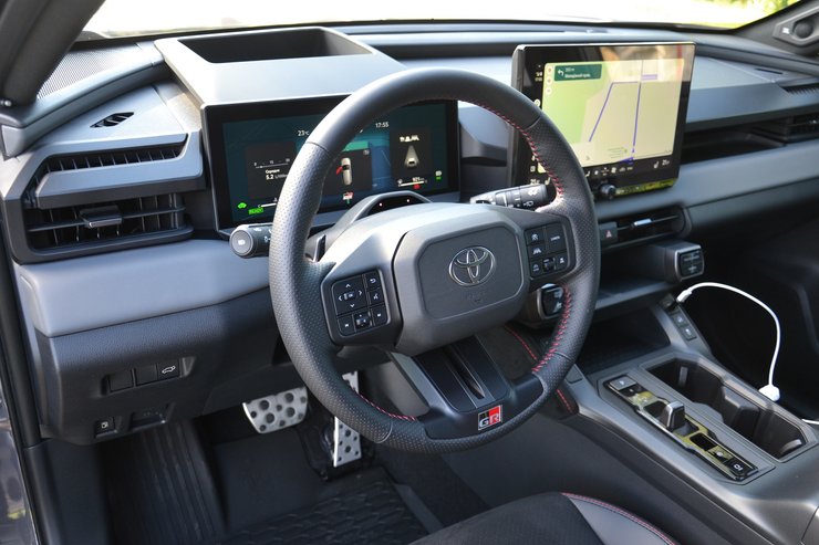 салон Toyota RAV4 2026
