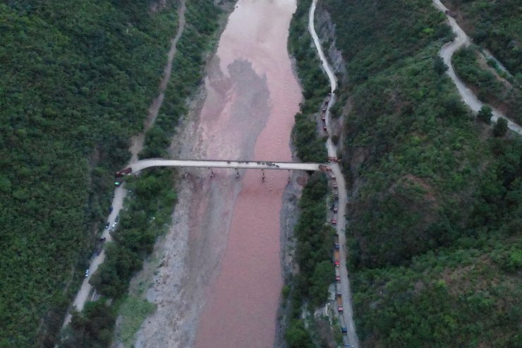 слоновья прогулка, слоны, китай