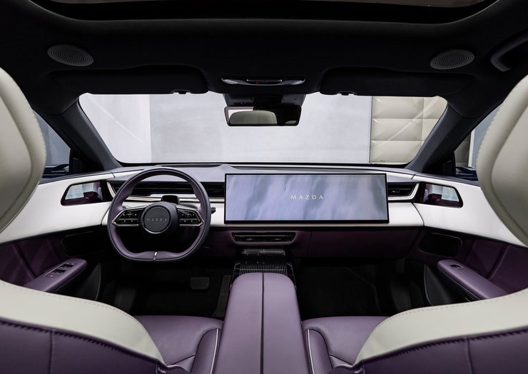 салон Mazda CX-6e