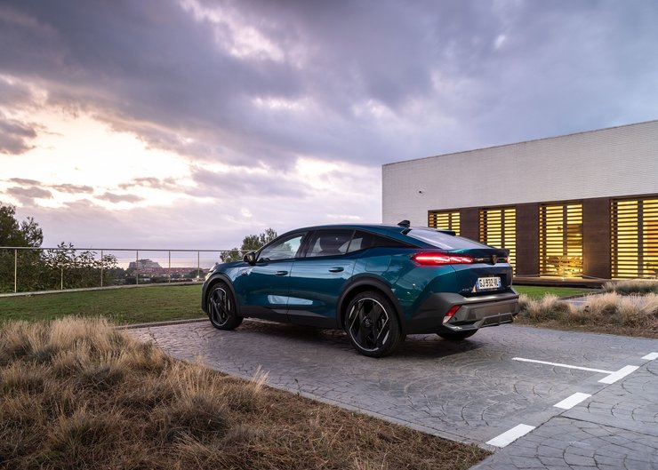 новий Peugeot 408, Peugeot 408, Peugeot 408 2023, кросовер Peugeot 408