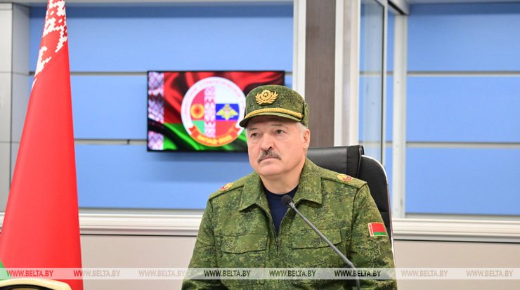 Александр Лукашенко в военной форме, президент Беларуси