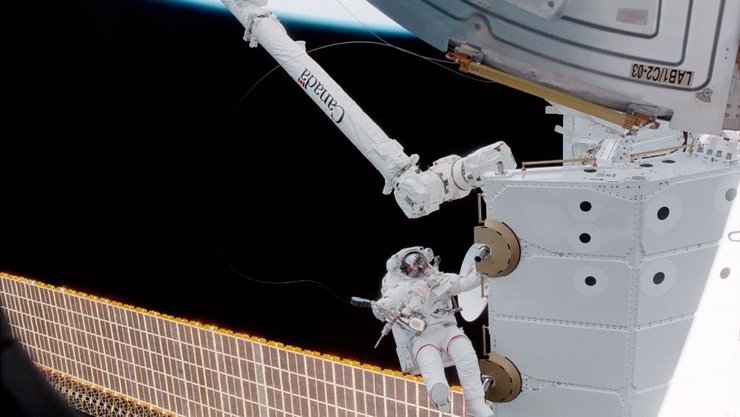 Canadarm2