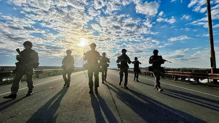 Вони повернуться, щоб нагадати, хто справжній чоловік