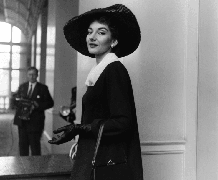 Мария Каллас в черном платье со шляпой