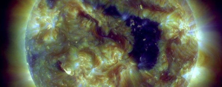 Сонце, корональна діра