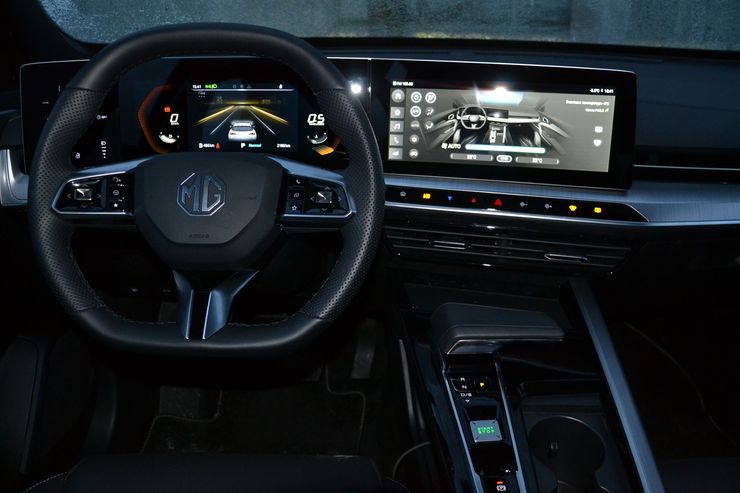 салон MG One, MG One, кросовер MG, MG One 2023, MG One 2023