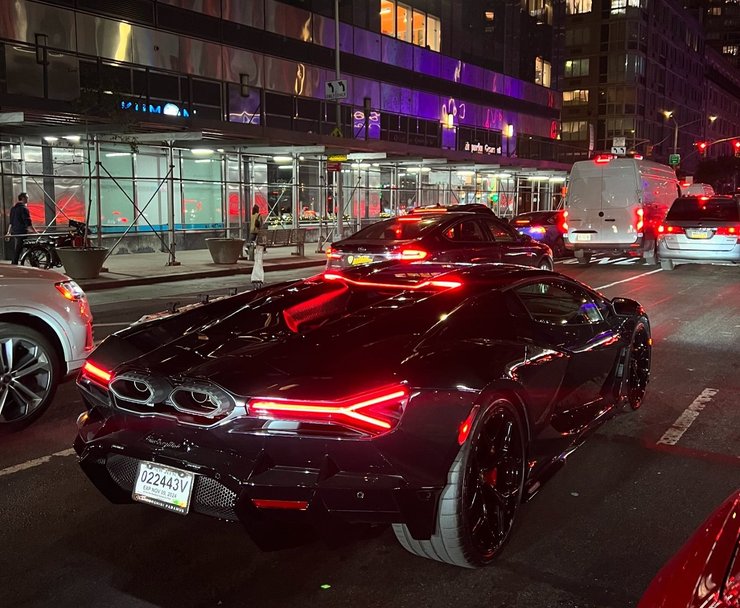 суперкар Lamborghini Revuelto, новый Lamborghini Revuelto, суперкар Lamborghini