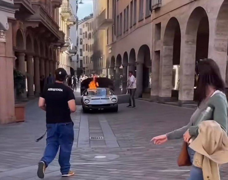 ламборгини горит, Lamborghini Miura, суперкар Lamborghini, пожары Lamborghini, пожары Lamborghini