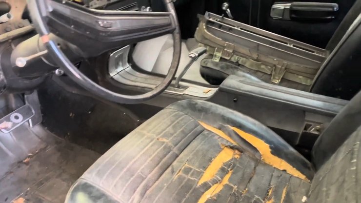 Ford Torino в сарае