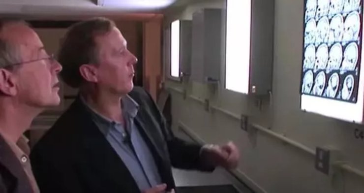 Семья, которая ходит на четвереньках, ученые, эксперты, снимок, теория эволиции, деволюция,