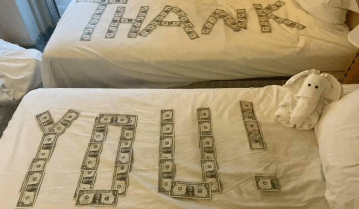 Круизный лайнер, деньги, чаевые, скандал из-за денег, оставил чаевые, необычный способ оставить чаевые, поблагодарил стюарда, каюта с деньгами, деньги на кровати