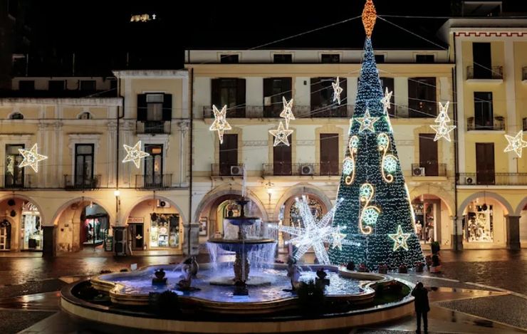 В Италии анонсировали возможный запрет на объятия и поцелуи, штраф для нарушителей 500 евро